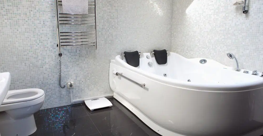 bath tub and shower